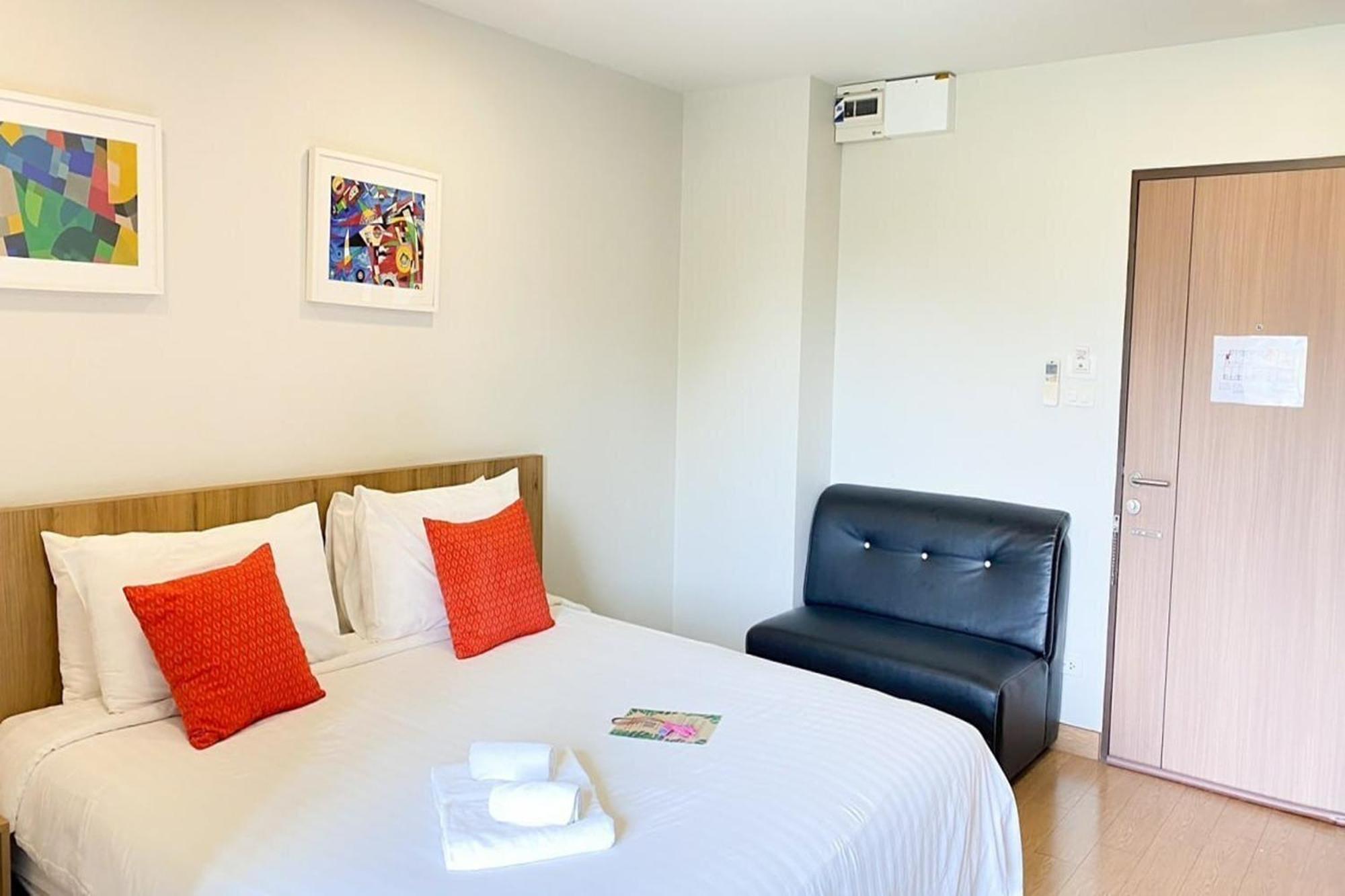 Casa Luxe Hotel And Resident Банкок Екстериор снимка